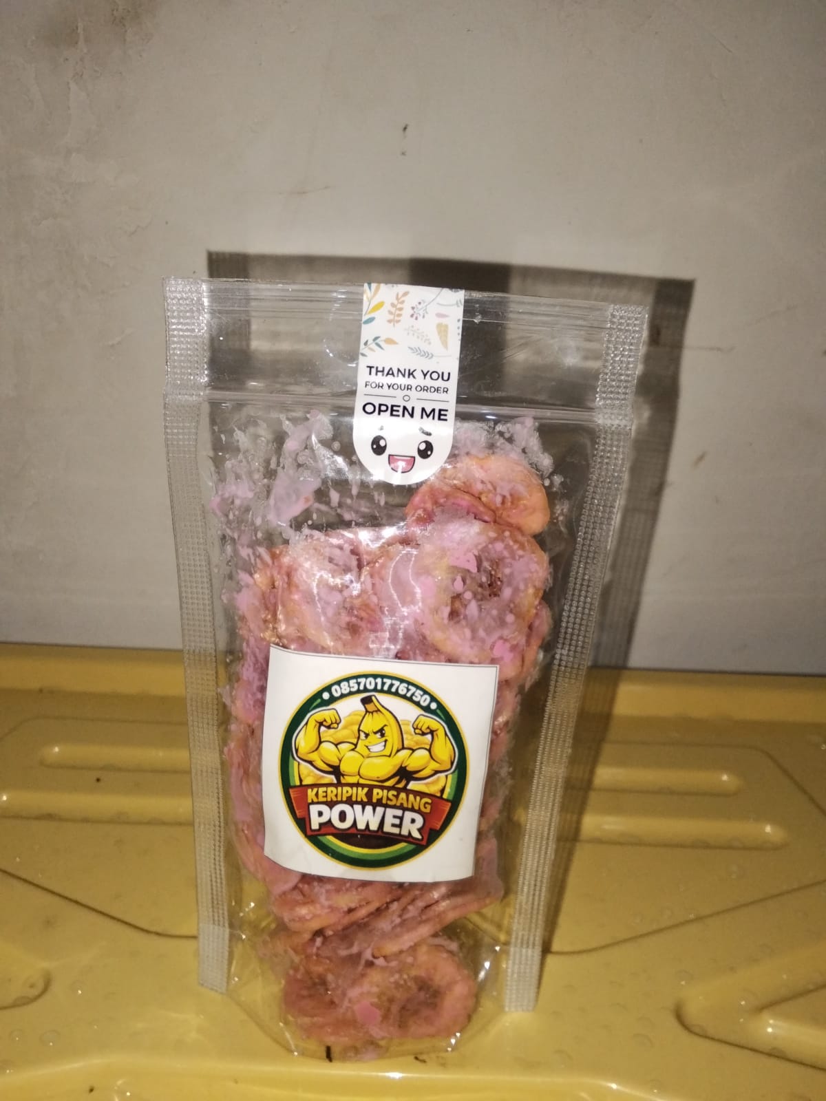 Kripik Pisang Strawberry